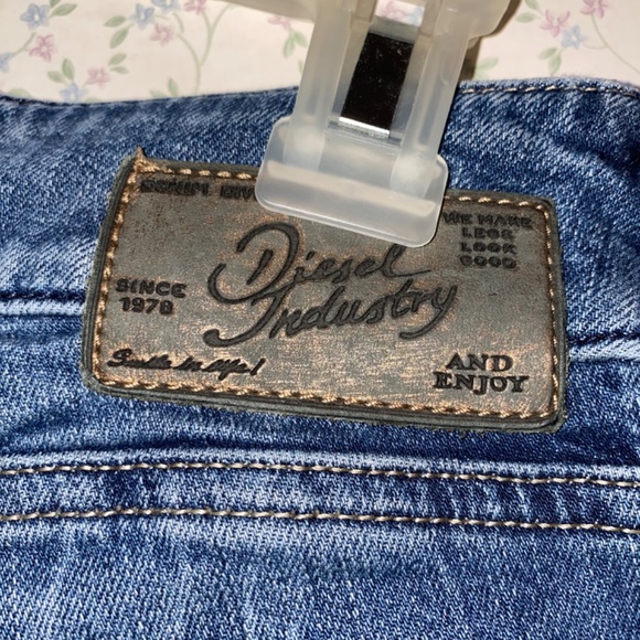 Diesel  27” Waist x 32” Inseam  Louvely Slim-Bootcut  Mid Wash  Denim Jean - Picture 7 of 14